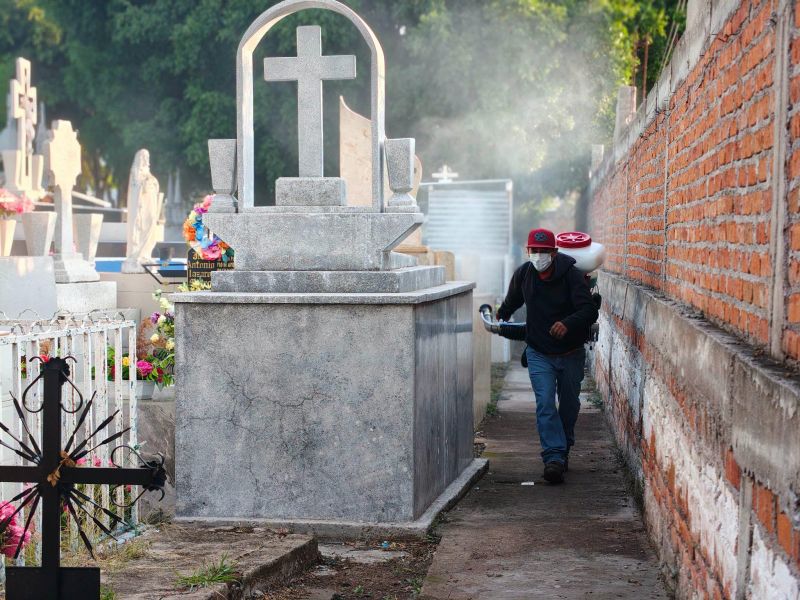 INTENSIFICAMOS LA LUCHA CONTRA EL DENGUE EN EL PANTEÓN MUNICIPAL DE PASTOR ORTIZ!
